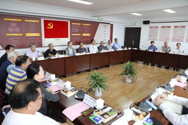 庆中秋迎国庆 话团圆谋发展——星空平台集团召开老干部座谈会_副本.jpg