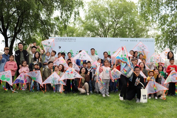 1星空平台集团总部与文化集团活动合影_副本.jpg