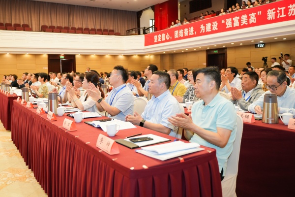 1718932766596853.jpg 5.鼓掌照片(最后一段之前)_副本.jpg